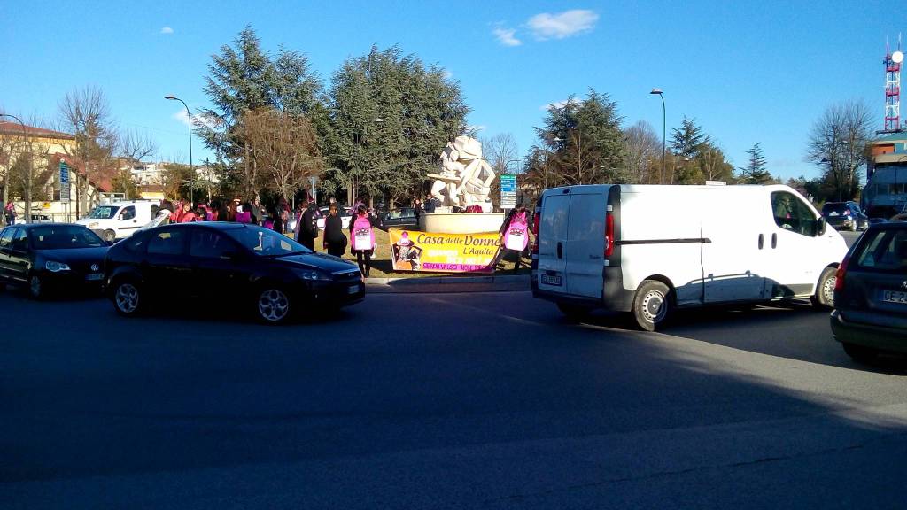 giornata internazionale della donna: manifestazione all'Aquila