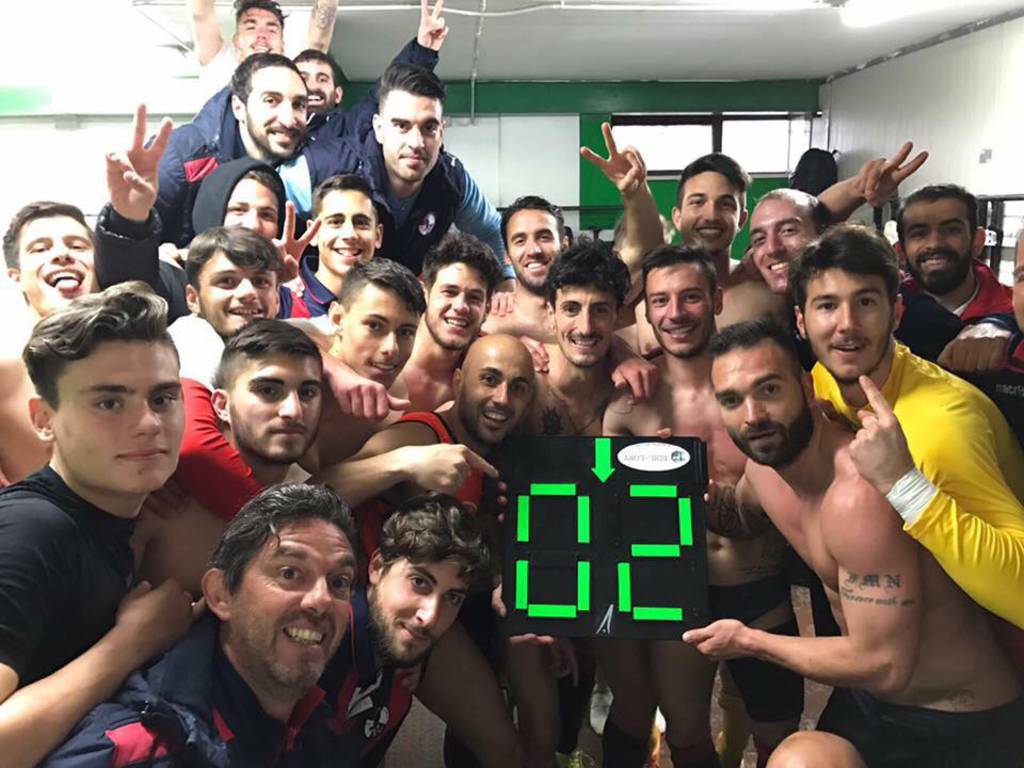 l'aquila vince il derby: l'esultanza negli spogliatoi