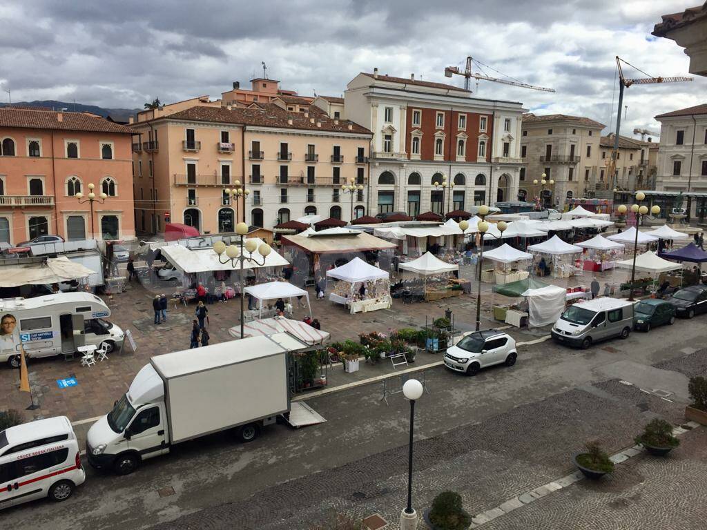 mercato piazza duomo