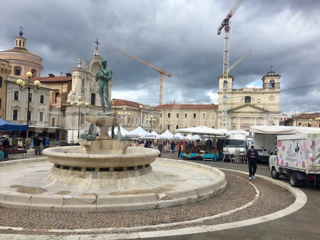 mercato piazza duomo