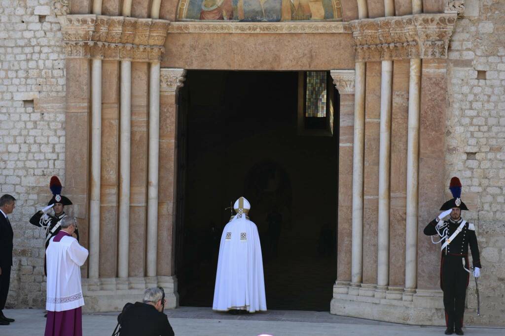 papa francesco l'aquila perdonanza 2022