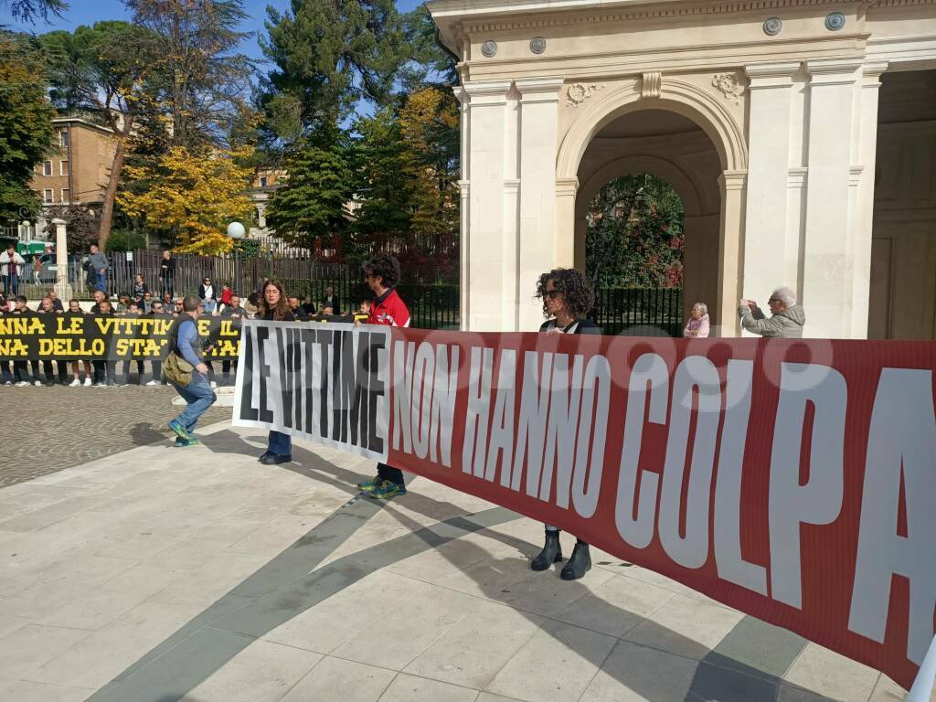 manifestazione sentenza sisma l'aquila