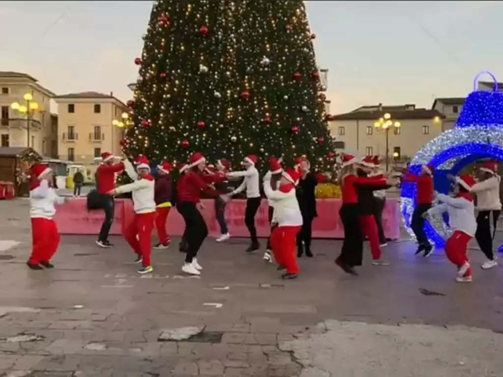 Ai bambini di Arielli il Comune fa un dono per Natale: consegnati block- notes con dei temi che richiamano l'Abruzzo