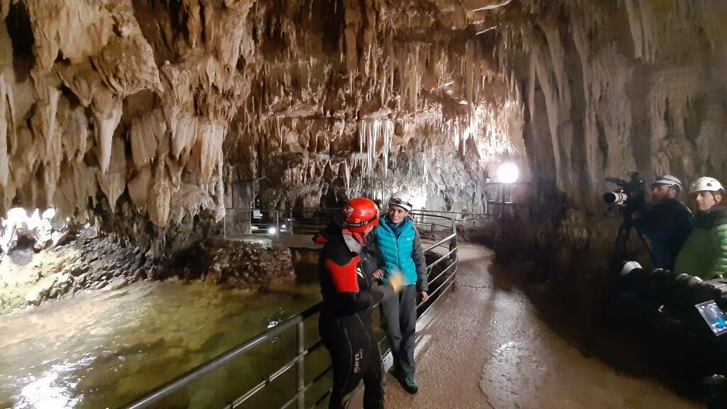 grotte di stiffe linea bianca rai1