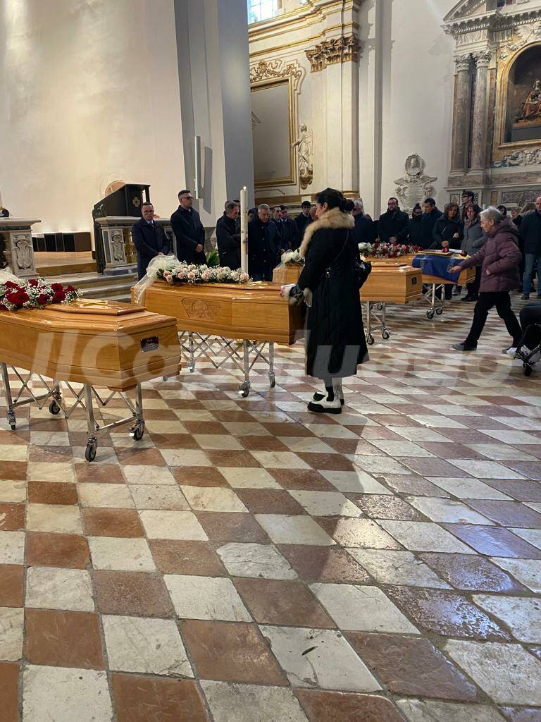 funerali famiglia vicentini, strage tempera, 