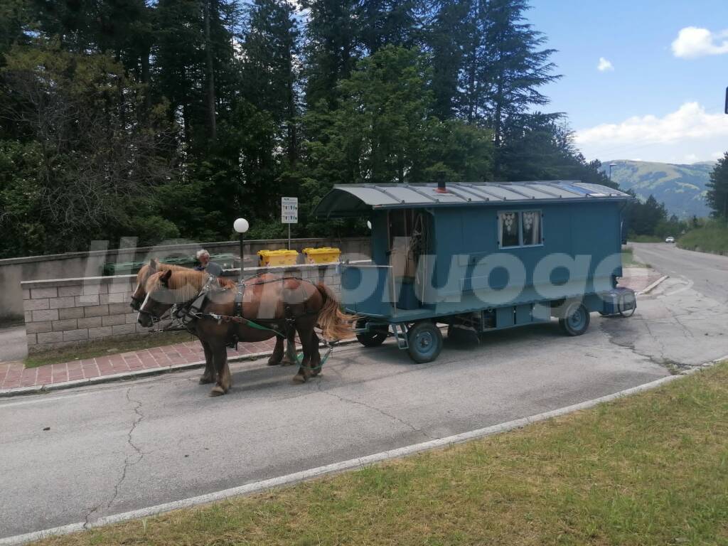 dalla bretagna al gran sasso  roulotte