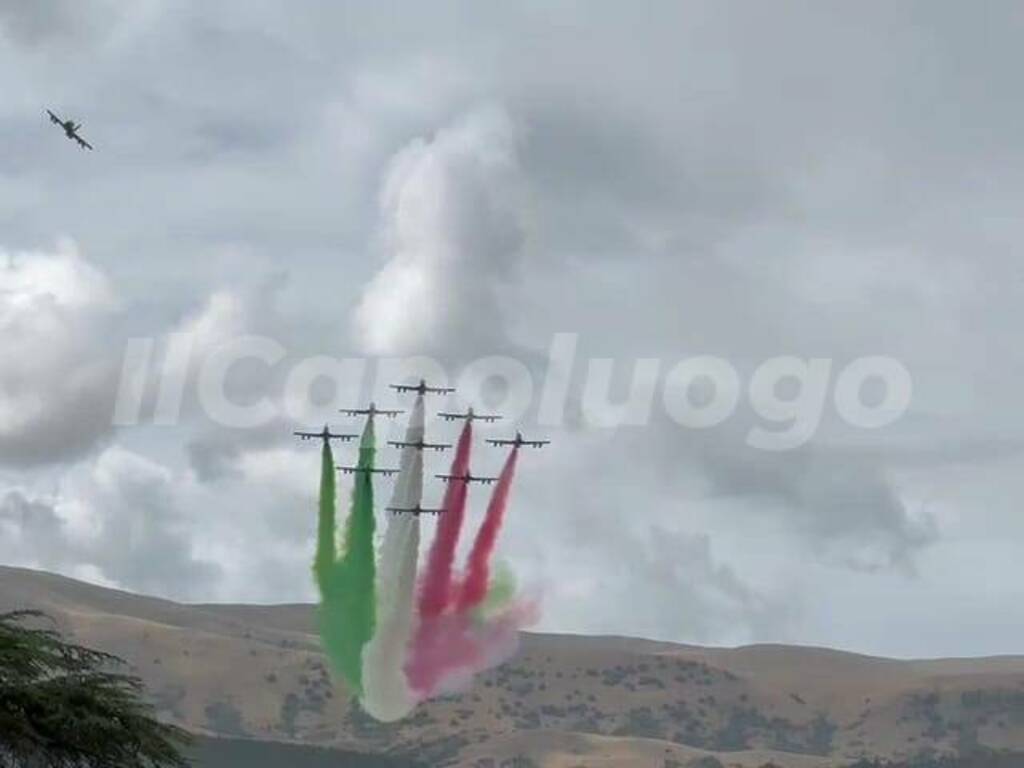 L'Aquila, il passaggio delle Frecce Tricolori