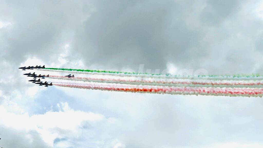 L'Aquila, il passaggio delle Frecce Tricolori