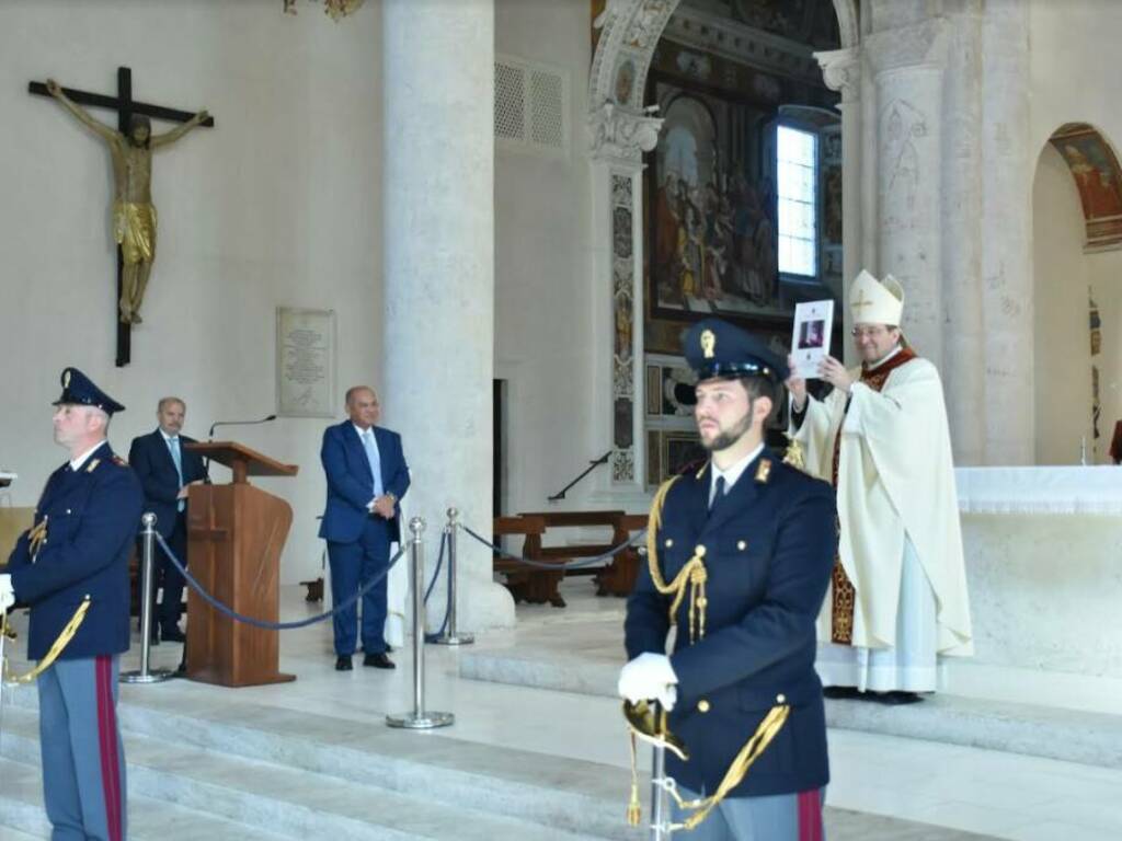 San Michele Arcangelo, le celebrazioni per il Patrono della Polizia di  Stato –