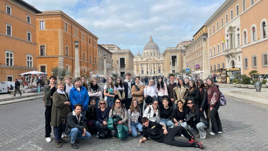 liceo linguistico cotugno scambio culturale budapest