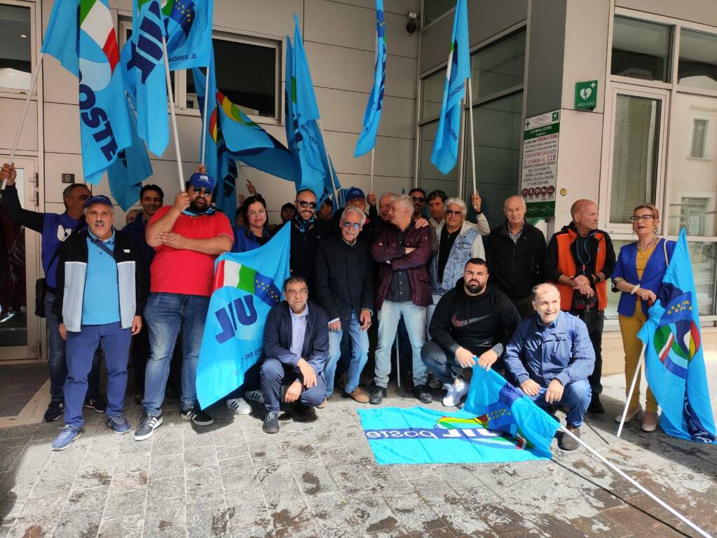 poste italiane manifestazione prefettura