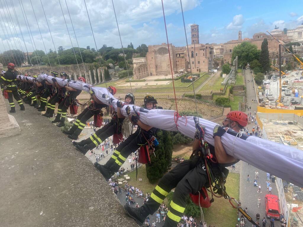 chiara vignini vigile del fuoco tricolore Colosseo 