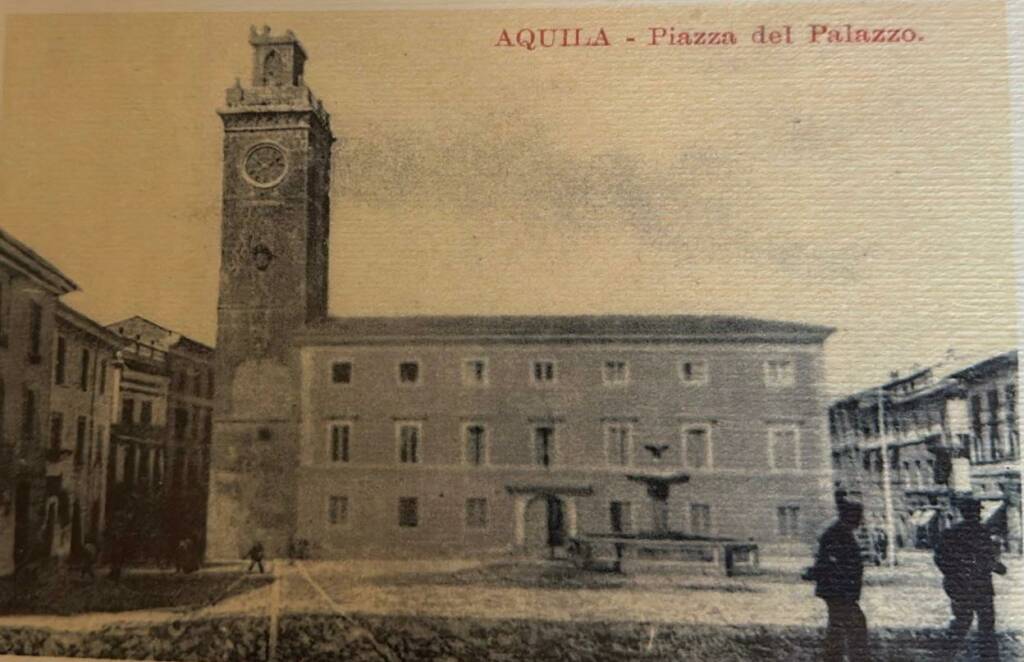 piazza palazzo foto storica fontana 