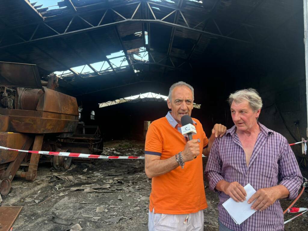 incendio castelnuovo mezzi agricoli