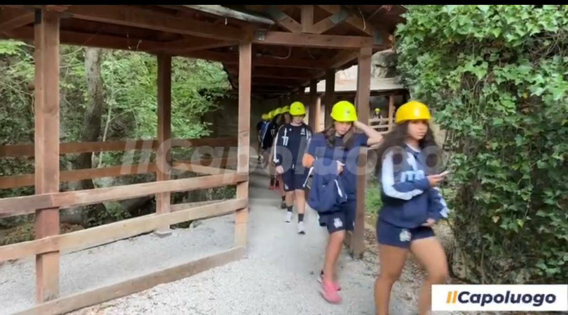 L'Italrugby femminile in gita alle Grotte di Stiffe