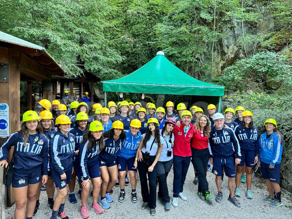 L'Italrugby femminile in gita alle Grotte di Stiffe