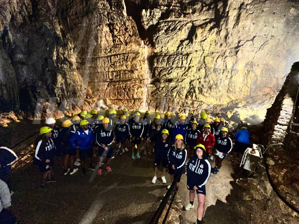 L'Italrugby femminile in gita alle Grotte di Stiffe